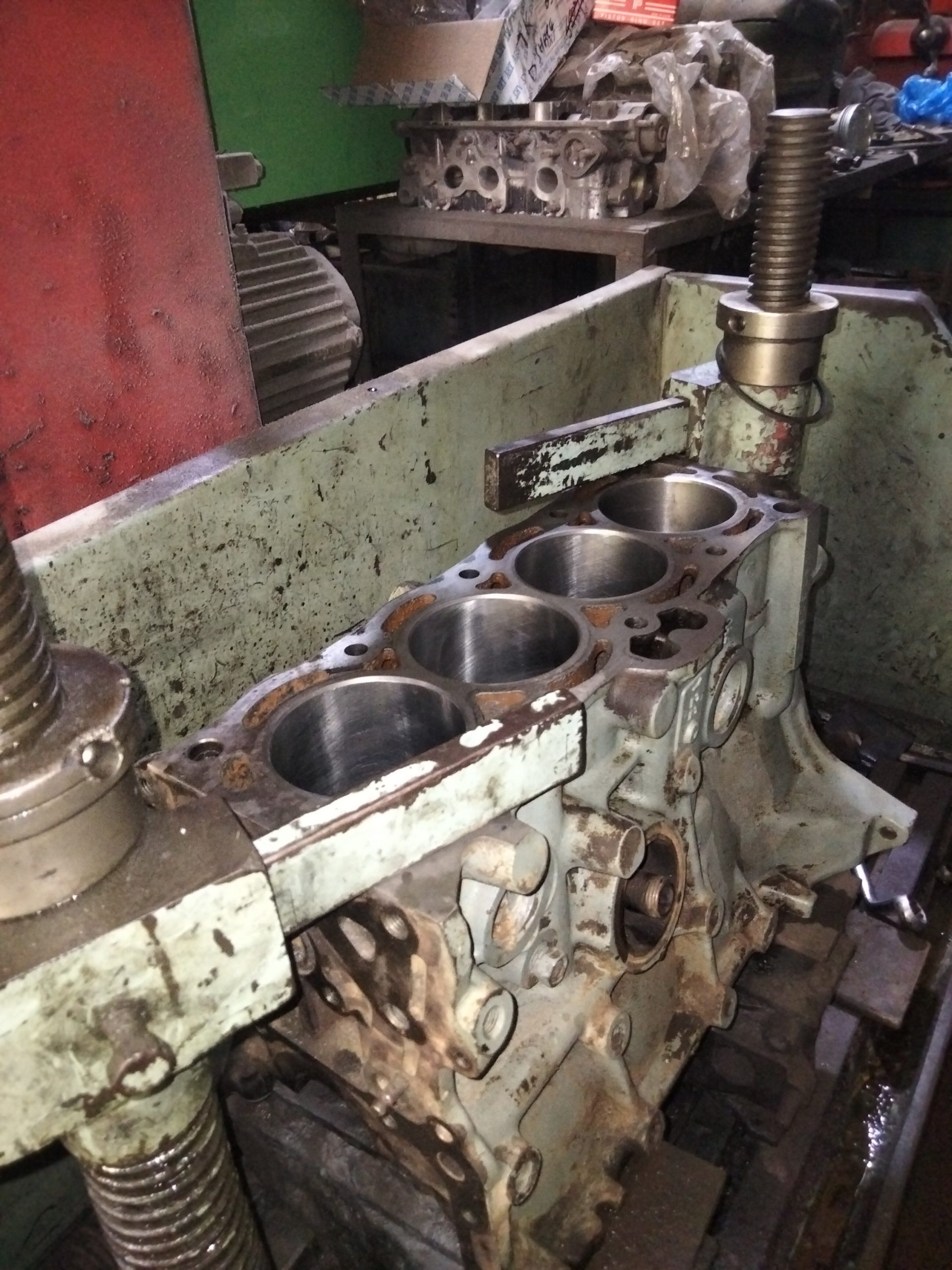 4 cylinder boar and honing polish 
300 to 700 per boar